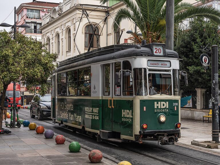 Istanbul asv2021-11 img52 Nostalgic tram T3 in Moda, Istanbul